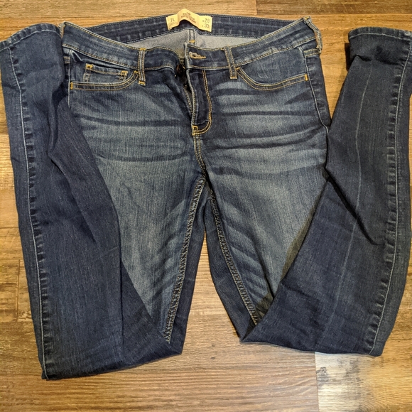 Hollister Jeans - Picture 1 of 2